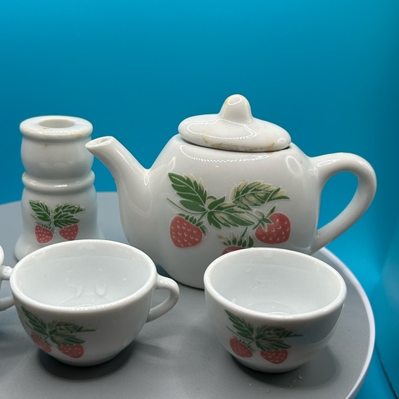 Vintage Frenzy Toys tea set strawberry, miniature, child’s set - Picture 3 of 5